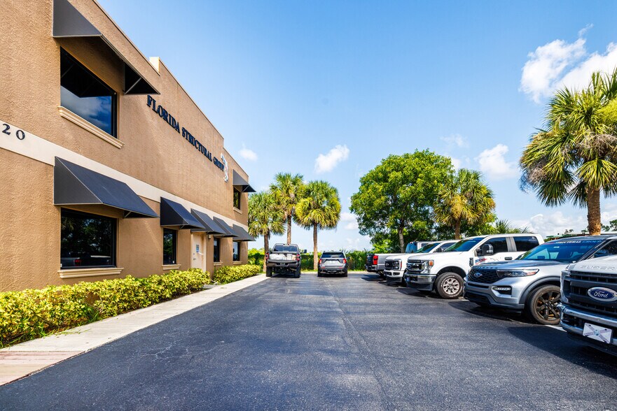 More Photos Of 17520 Rockefeller Cir, Fort Myers Warehouse For Sale