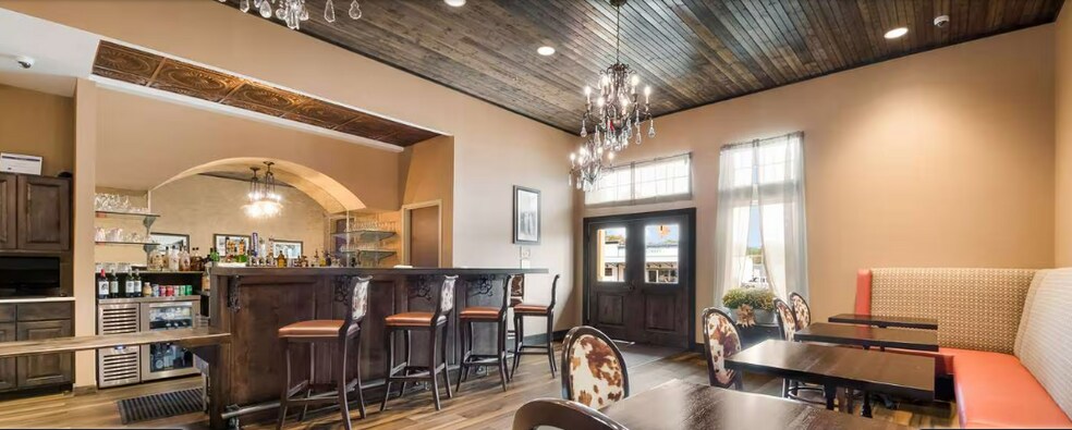 More Photos Of 711 Main St, Bandera Hotel For Sale