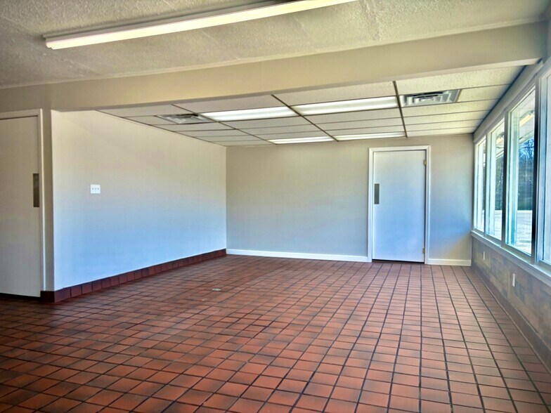 More Photos Of 1759 County Road 28, Clanton Office For Sale