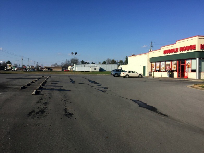 More Photos Of 612 S 3rd Ave, Chatsworth Restaurant For Lease