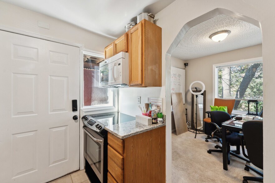 More Photos Of 5730 Biscayne dr, Alexandria Office For Sale