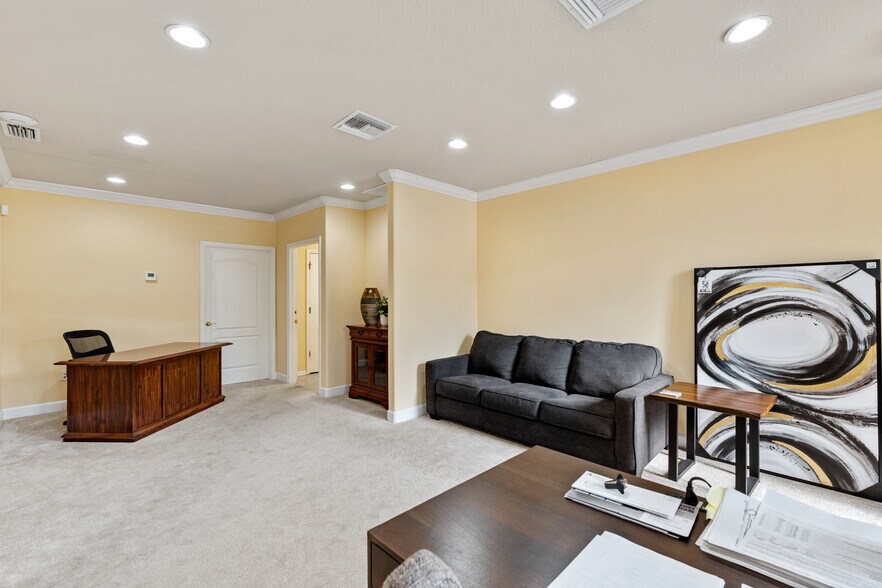 More Photos Of 18540-18544 N Dale Mabry Hwy, Lutz Office For Sale