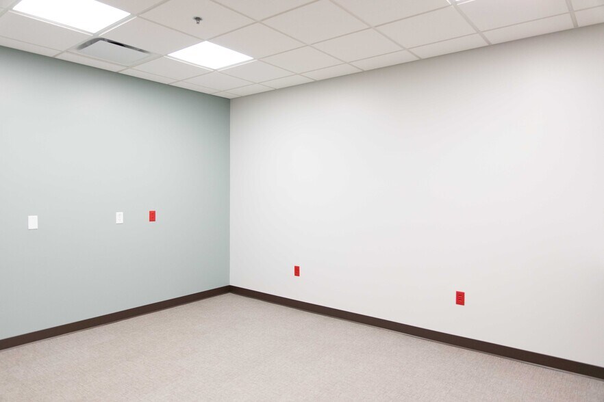 More Photos Of 17030 Lakeside Hills Plz, Omaha Medical For Lease