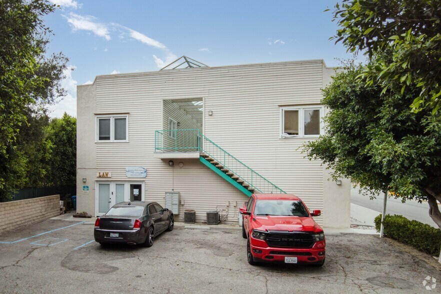 More Photos Of 28925 Pacific Coast Hwy, Malibu Storefront Retail Office For Lease