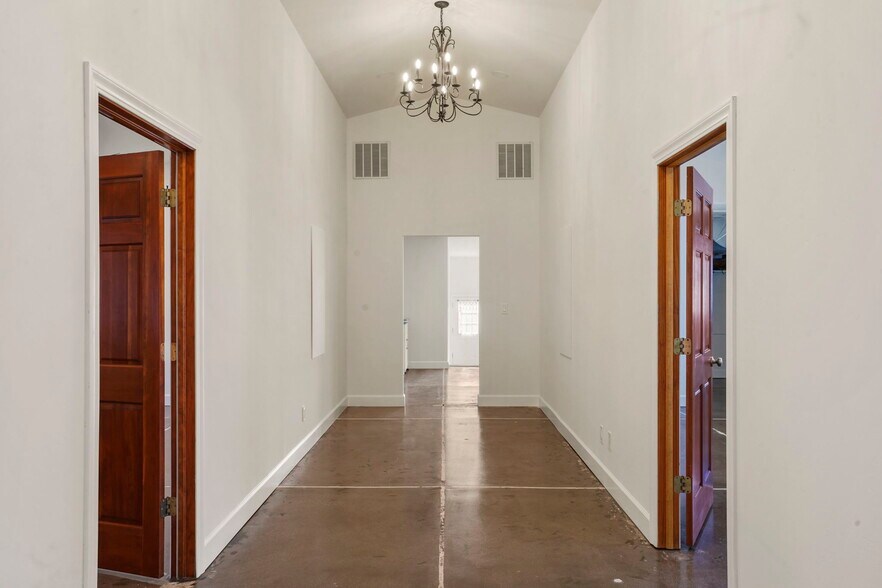 More Photos Of 267 Washington St, Monument Office Residential For Sale