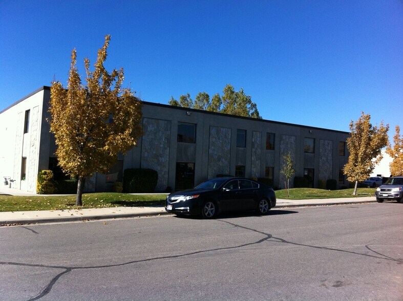 More Photos Of 9382 S 670 W, Sandy Warehouse For Lease