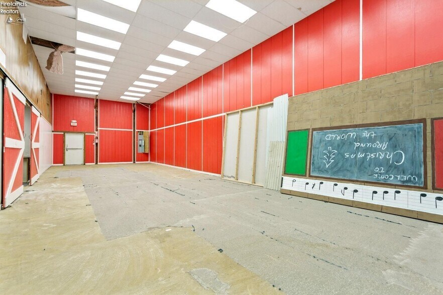 More Photos Of 46400 Telegraph Rd, Amherst Freestanding For Sale