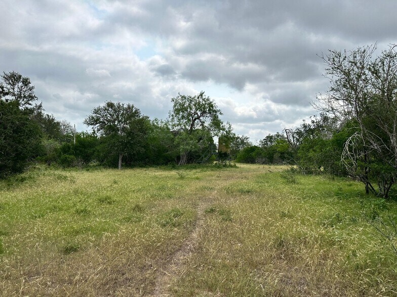 More Photos Of 5734 County Road 305, Beeville Land For Lease