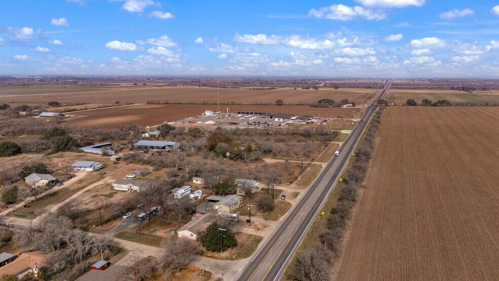 More Photos Of 505 TX-173, Hondo Multifamily For Sale