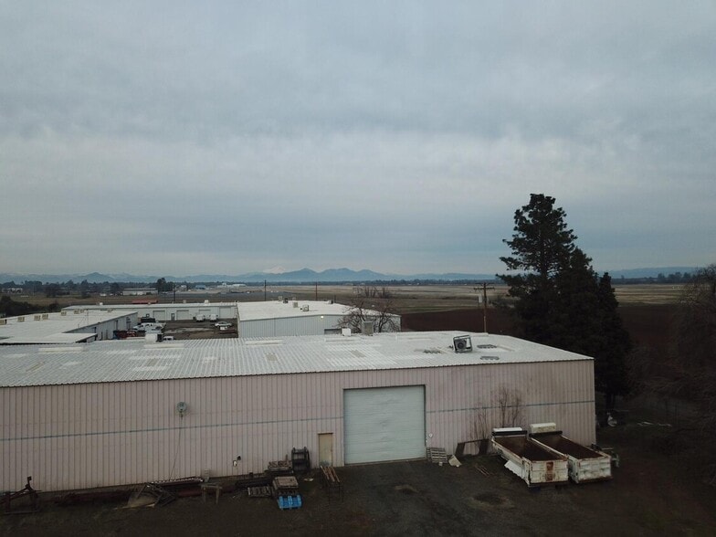 More Photos Of 3705-3777 Meadow View Dr, Redding Warehouse For Lease