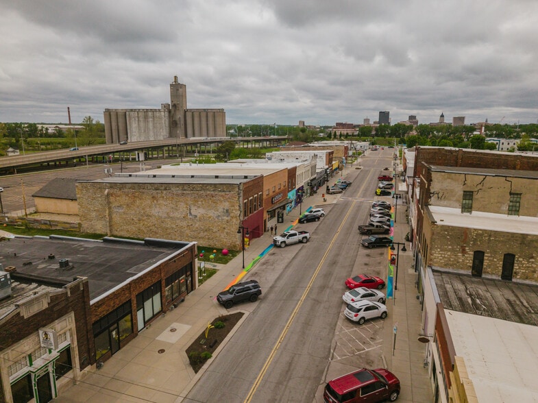 More Photos Of 830 N Kansas Ave, Topeka Bar For Sale