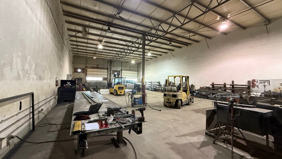 More Photos Of 27 Mccool Cres, Crossfield Warehouse For Lease