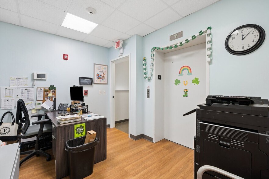 More Photos Of 443 W Lowell Ave, Haverhill Office For Sale