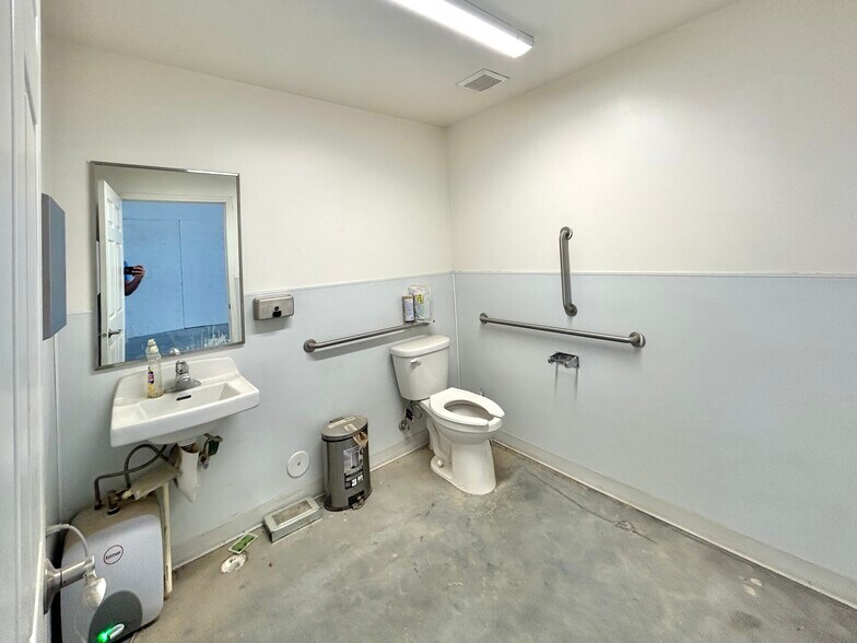 More Photos Of 2728 E 14 N, Ammon Warehouse For Lease