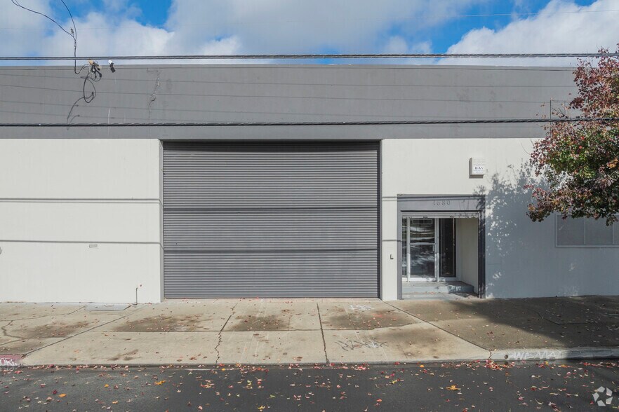 More Photos Of 1680 14th St, Oakland Warehouse For Lease