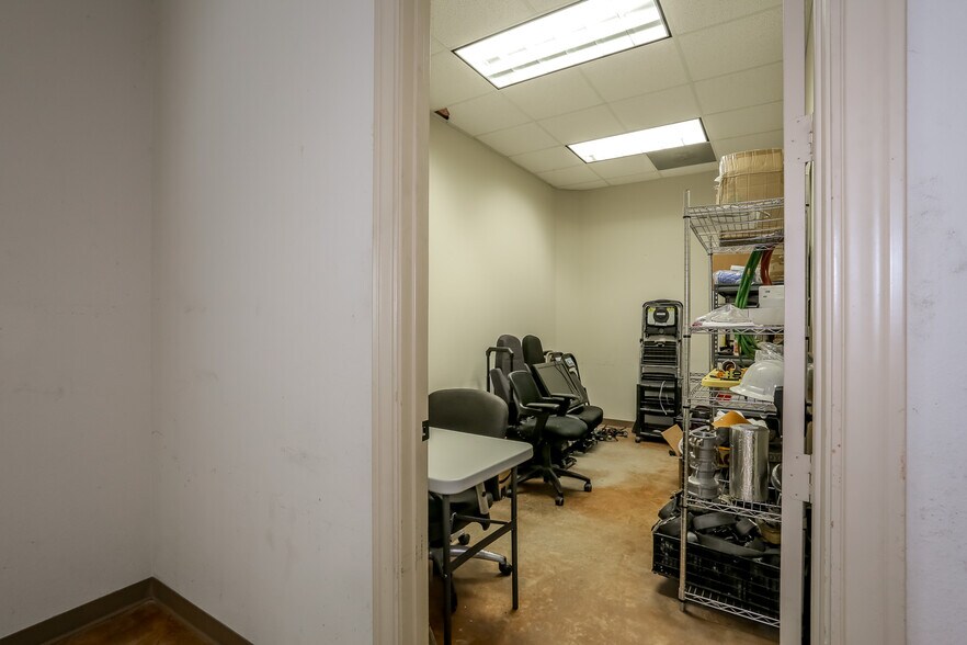 More Photos Of 14410 Mary Jane Ln, Tomball Office For Sale