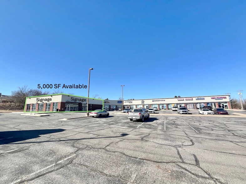 More Photos Of 2802-2822 Kickapoo Ave, Shawnee Storefront For Lease