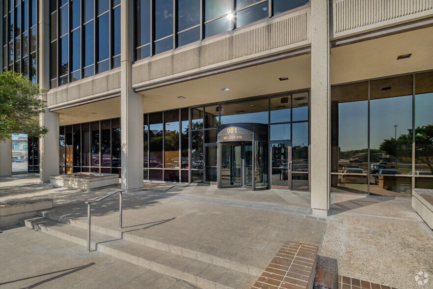 More Photos Of 909 NE Loop 410, San Antonio Office For Lease