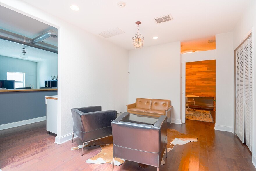 More Photos Of 2531 Central Ave, Saint Petersburg Coworking Space