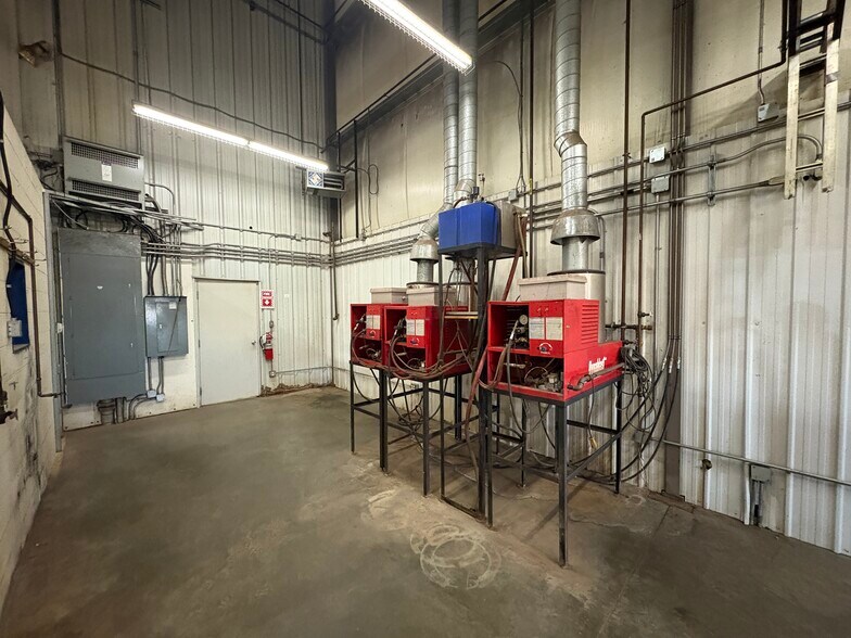 More Photos Of 2303A 8 St, Nisku Warehouse For Lease