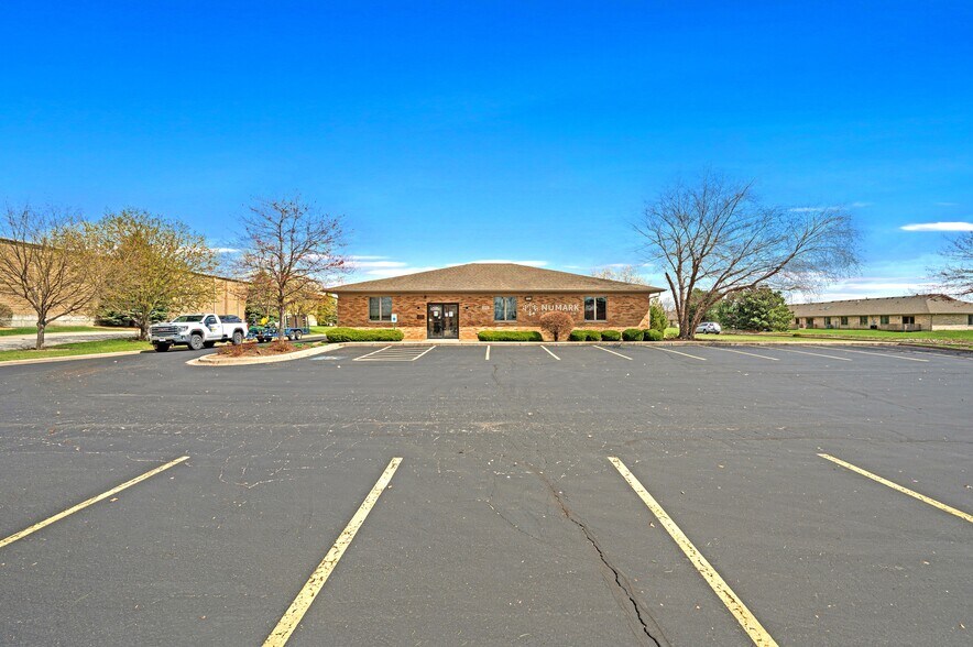 More Photos Of 272 Caterpillar Dr, Joliet Bank For Sale