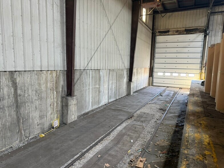 More Photos Of 1601 Blair's Ferry Rd NE, Cedar Rapids Manufacturing For Lease