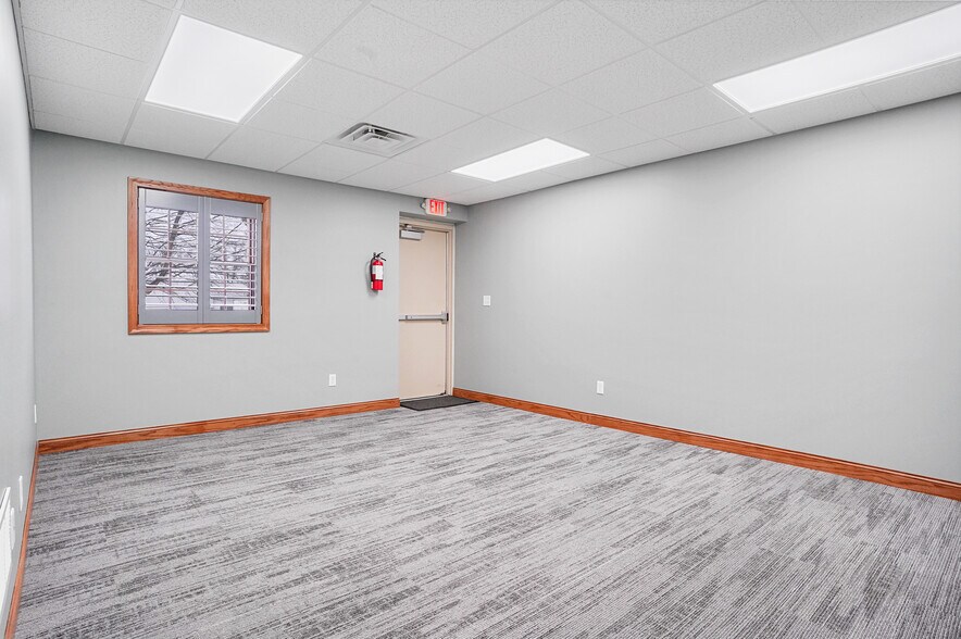 More Photos Of 1337 Commerce Dr, Stow Warehouse For Sale