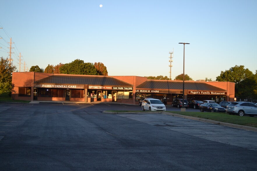 More Photos Of 12020-12114 W 87th St Pky, Lenexa Unknown For Lease