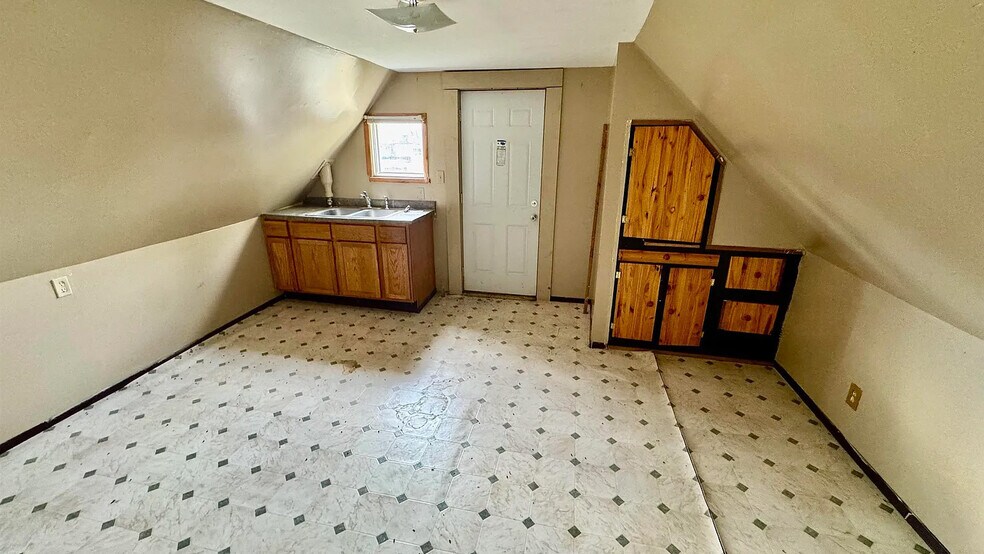 More Photos Of 1600 9th St, Rock Island Apartments For Sale