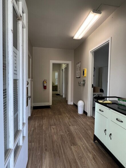More Photos Of 307 Cottage Ave, Anderson Office For Sale