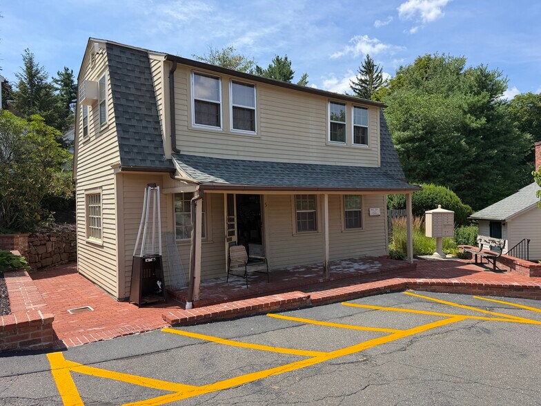 More Photos Of 1-3 Brick Walk Ln, Farmington Unknown For Lease