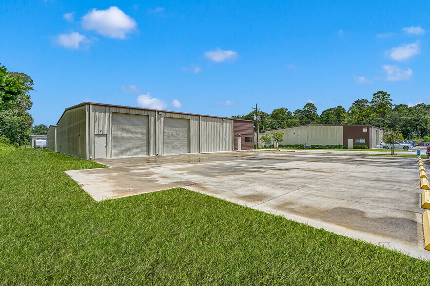 More Photos Of 21255 Blair Rd, Conroe Warehouse For Sale