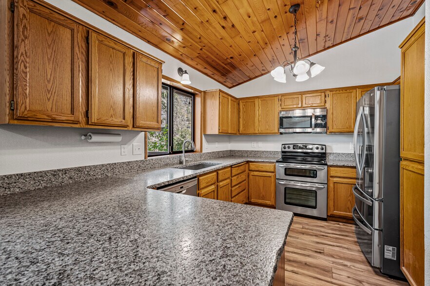 More Photos Of 11744 Galice Rd, Merlin Hotel For Sale