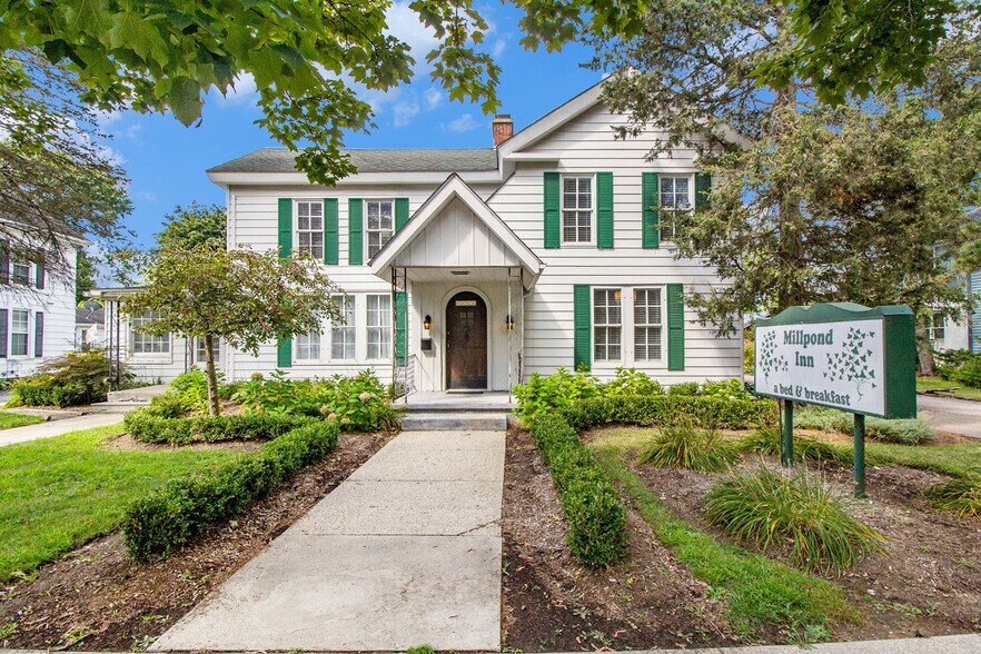 Primary Photo Of 155 N Main St, Clarkston Hospitality For Sale