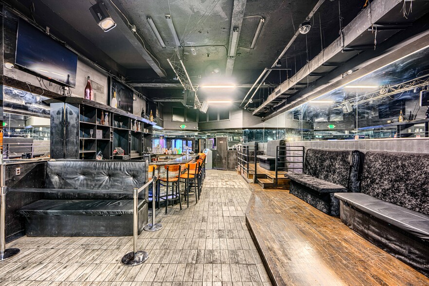 More Photos Of 414-416 E Baltimore St, Baltimore Bar For Sale