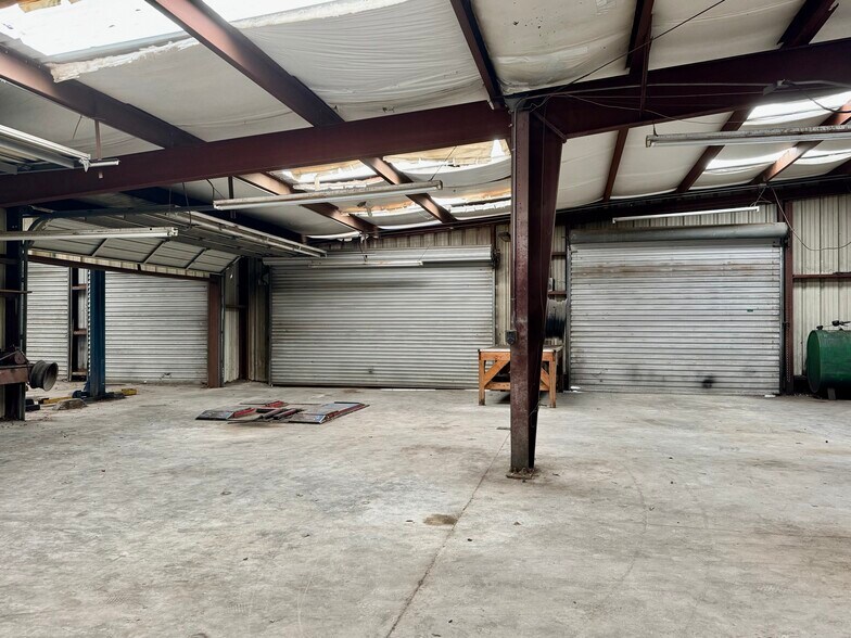 More Photos Of 6211 Blanding Blvd, Jacksonville Auto Repair For Lease