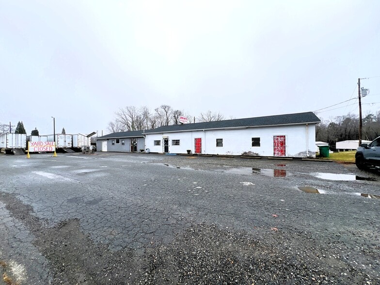 More Photos Of 854 NC-770, Mayodan Bar For Sale