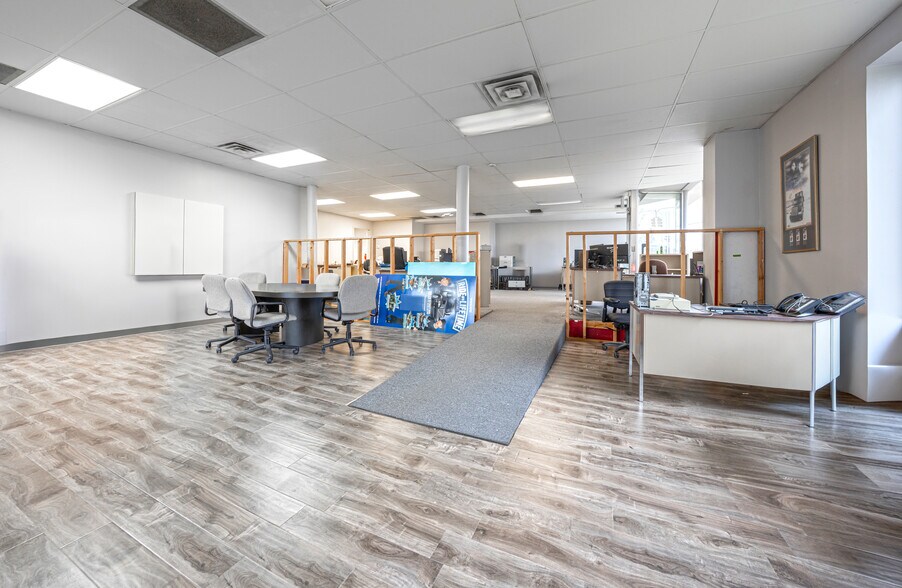 More Photos Of 2250 Pontiac Rd, Auburn Hills Office For Lease