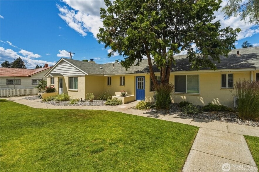 More Photos Of 315 W Gibson AVE, Chelan Apartments For Sale