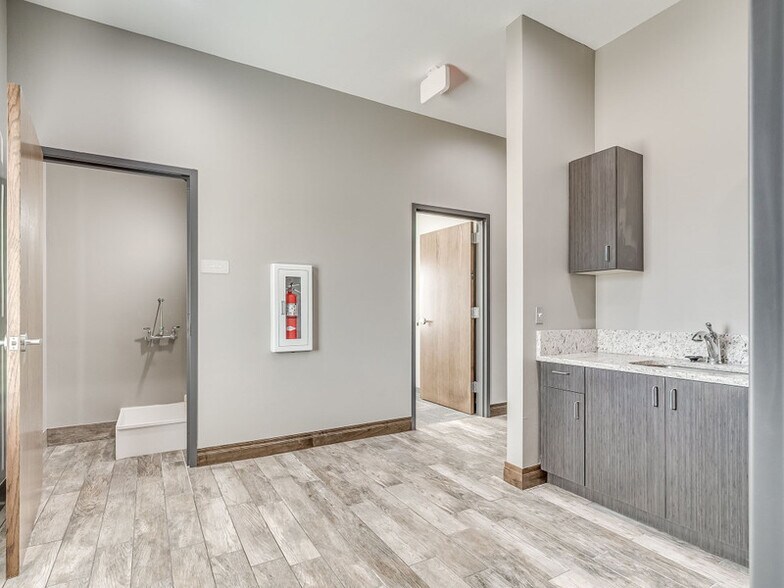 More Photos Of 15121 Traditions, Edmond Office For Lease