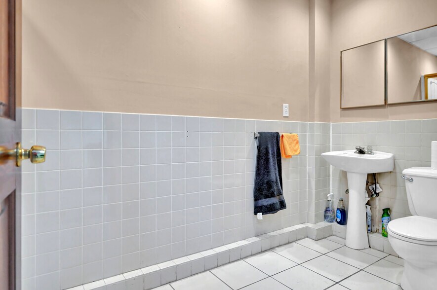 More Photos Of 3347 NW 74th Ave, Miami Warehouse For Sale