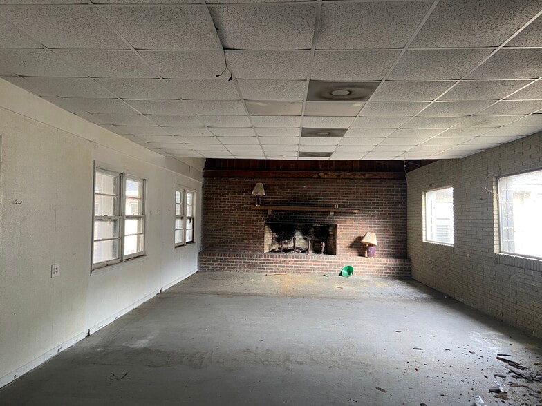 More Photos Of 8091 Old Highway 5 S, Talking Rock Light Distribution For Sale