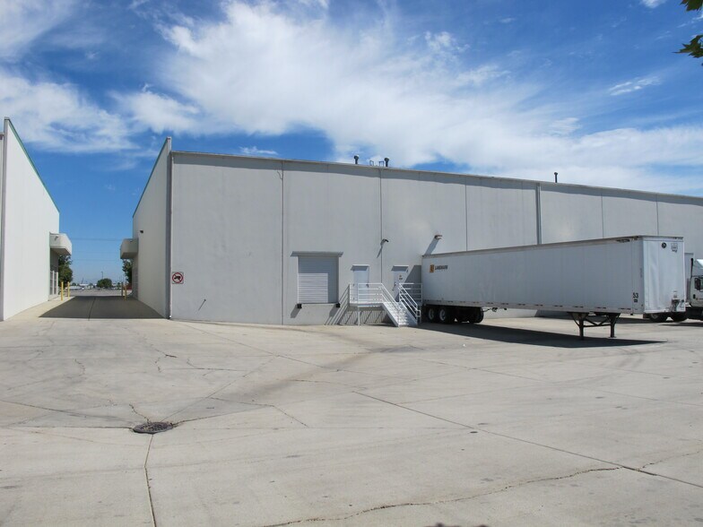 More Photos Of 2963-3047 W Parkway Blvd, Salt Lake City Light Manufacturing For Lease