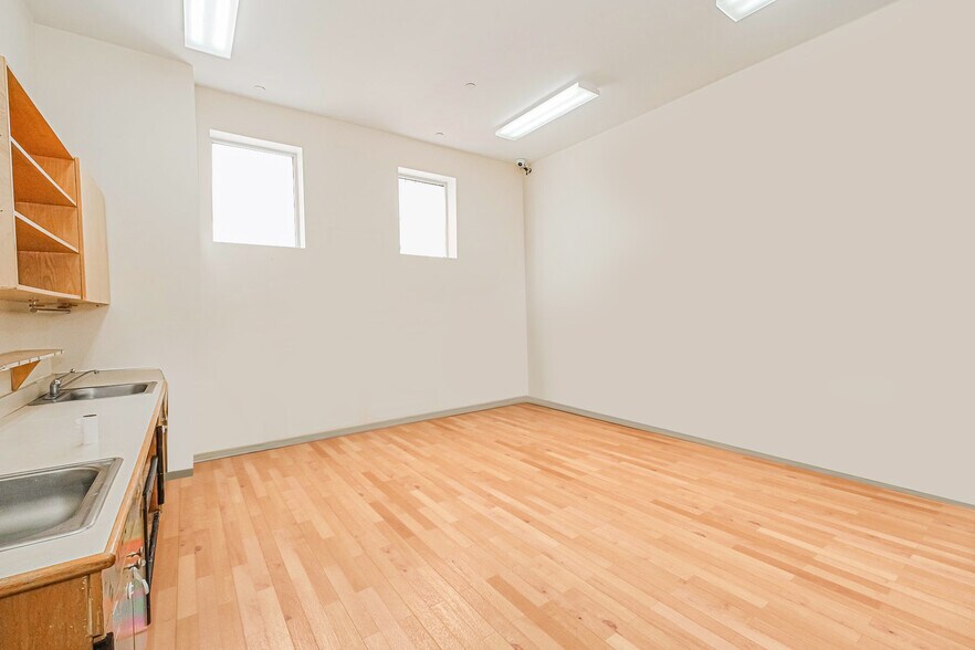 More Photos Of 44-46 Market St, New York Apartments For Sale