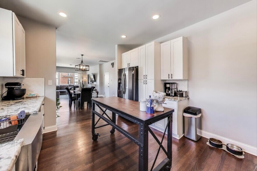 More Photos Of 1103 W Grand Ave, Chicago Apartments For Sale