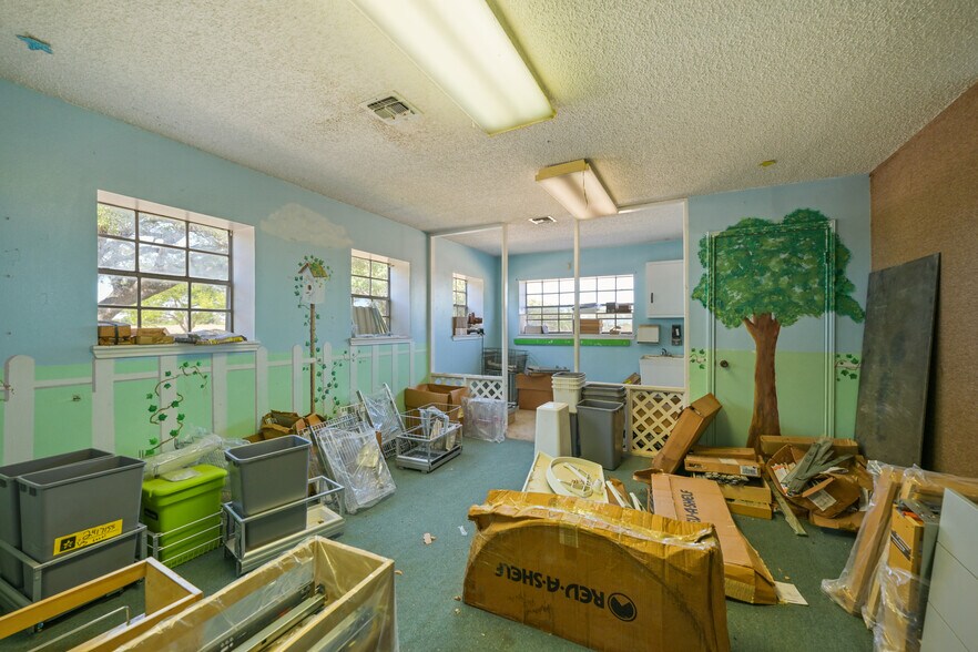 More Photos Of 400 Windy Hill School Rd, Georgetown Flex For Sale