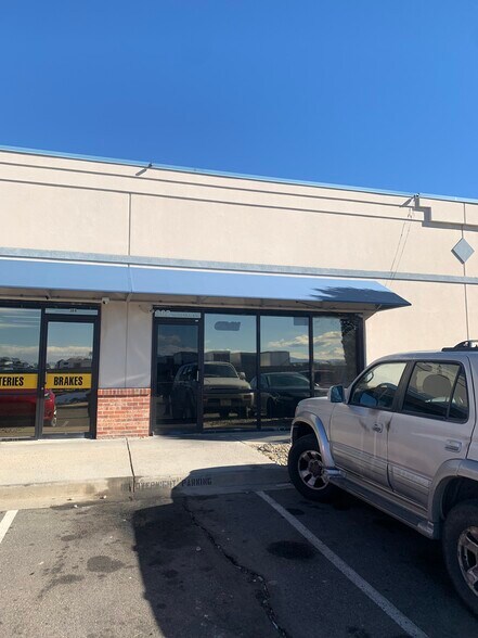 More Photos Of 362 Norfolk St, Aurora Flex For Lease