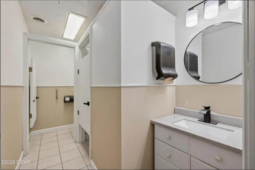 More Photos Of 5734 S Main St, Joplin Lodge Meeting Hall For Lease