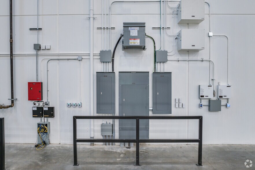 More Photos Of 102-7555 Beedie Way, Delta Warehouse For Lease