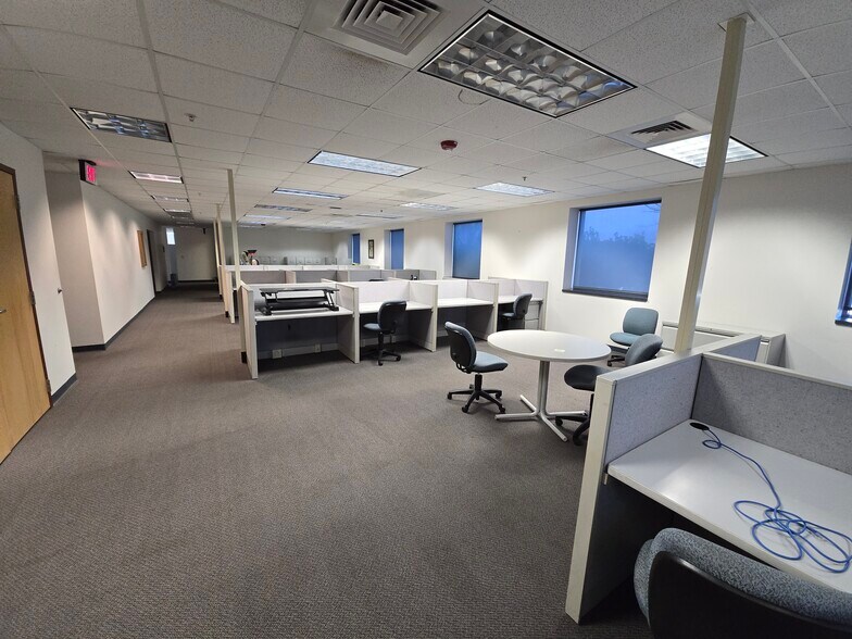 More Photos Of 110 Galaxy Dr, Dover Light Manufacturing For Lease